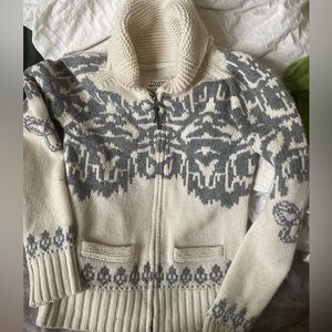 TNA SWEATER size L